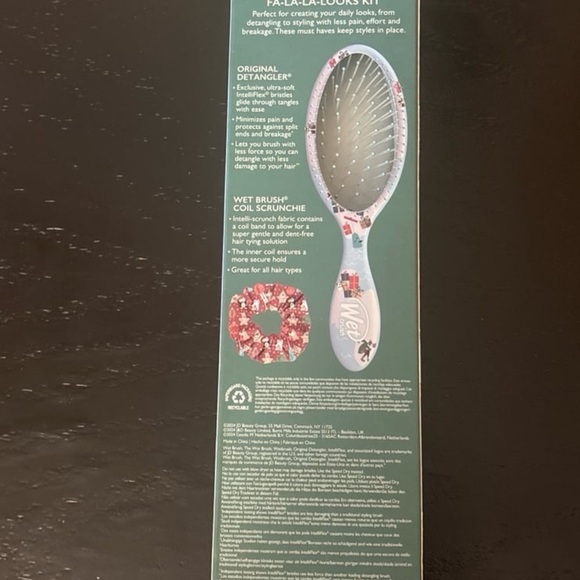 Elf Christmas Cheer Wet Brush Coil Scrunchie Set New in Box - Picture 2 of 2